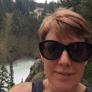 Meet your Posher, Laura